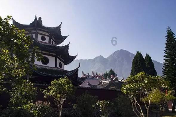 鱼刺卡喉她用了土办法，殊不知鱼刺正悄悄向颈总动脉逼近…看看吧